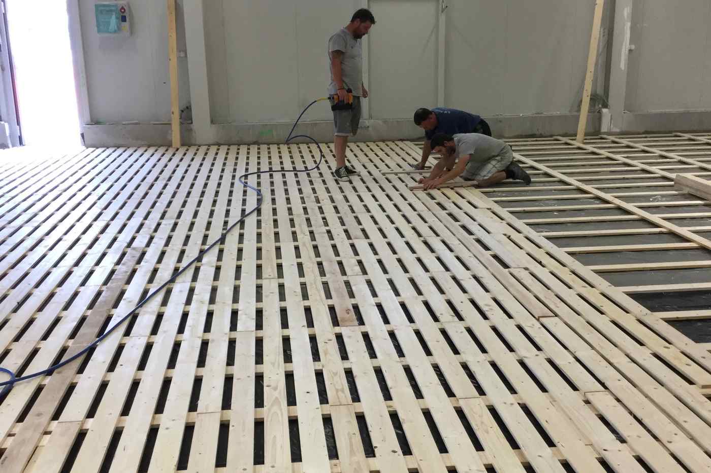 melegburkolas parkettazas sportpadlo