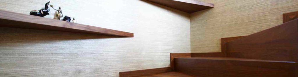 lépcső fa burkolat és korlát